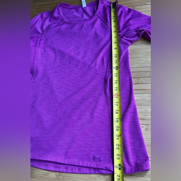 Under Armour Athletic Top Long Sleeve Women’s Small Thumb Holes size M - Picture 7 of 9
